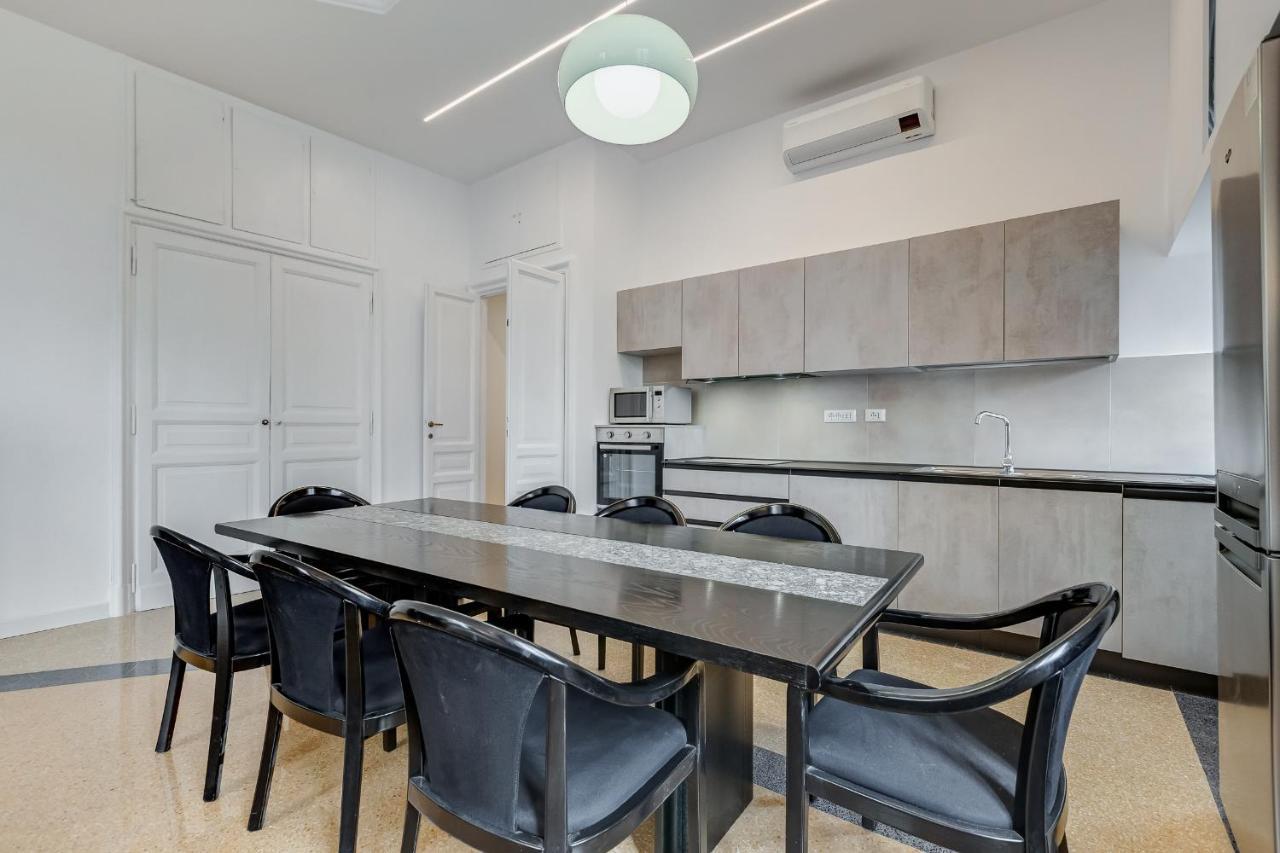 Bmga L Elegant Four-room Apt For 8 Guests In Prati Rom